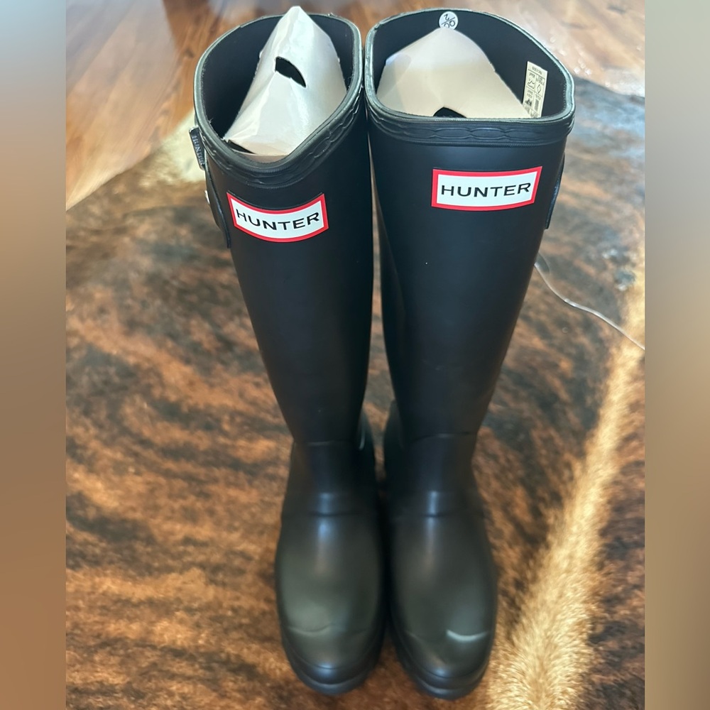Hunter Boots New in Box! Tall, Size 6 Matte Black Waterproof